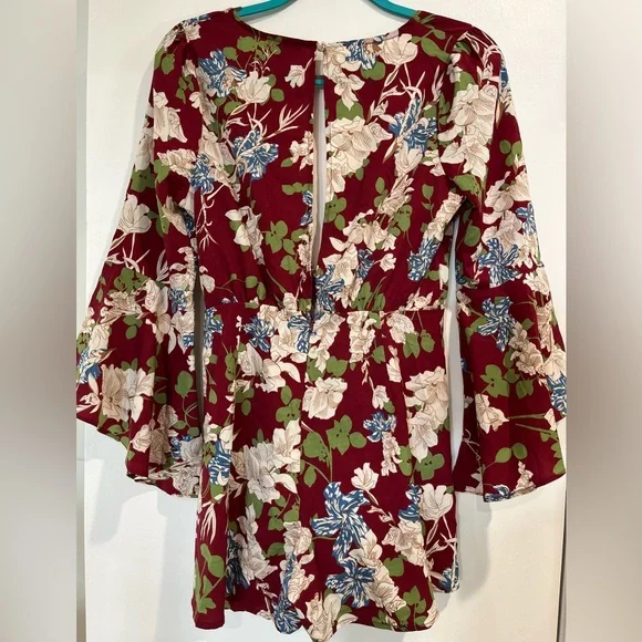 Milk & Honey Wine Floral Plunging Tie-Front Bell Sleeve Romper Size Small - Picture 6 of 16